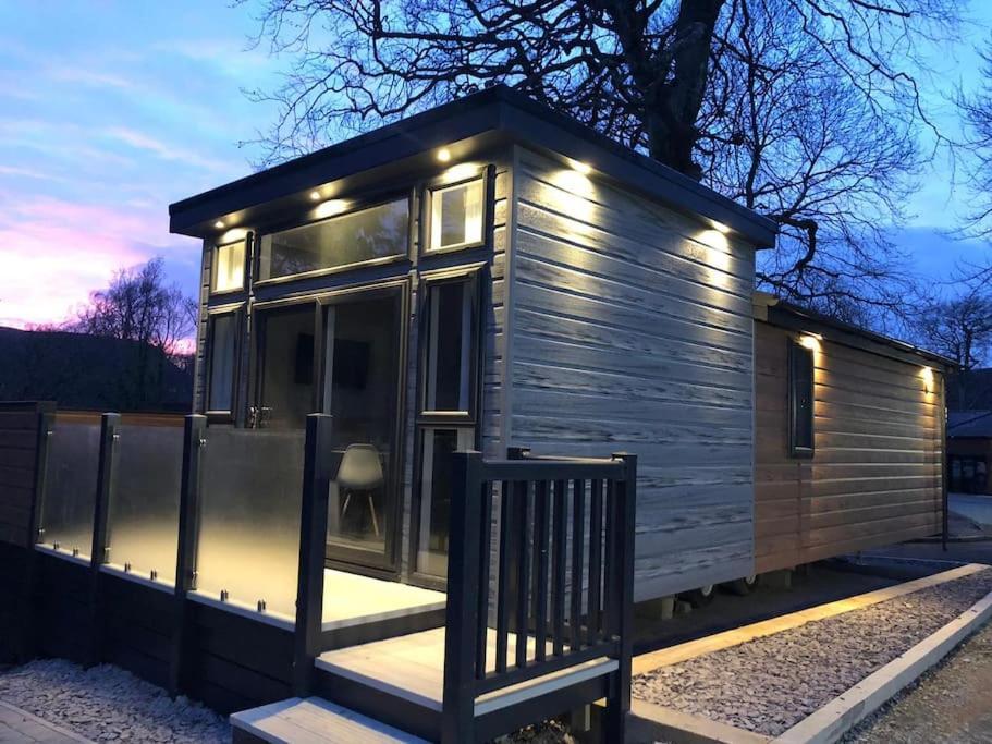 V28 - The Lookout With Hot Tub Villa Bangor  Exterior photo